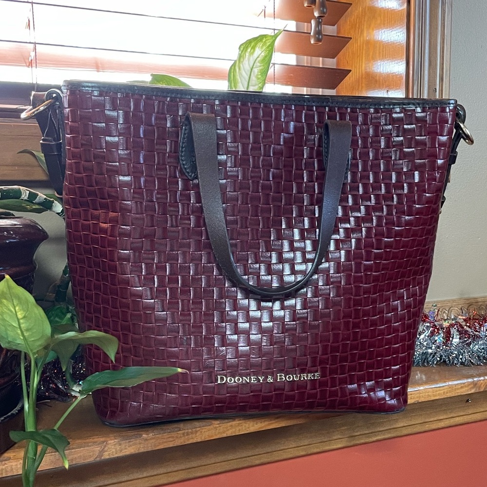 DOONEY & BOURKE GENTLY USED LARGE RED SATCHEL.